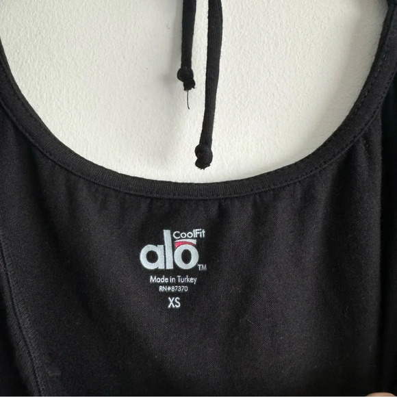 ALO Yoga Black Keyhole Open Back Cinch Waist 3/4 Sleeve top size XS - Picture 5 of 9